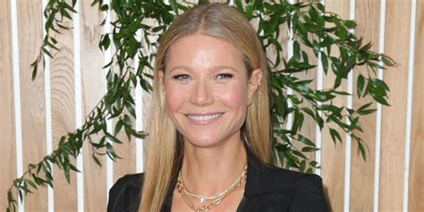 Gwyneth Paltrow Poses Completely Nude on Her 48th。